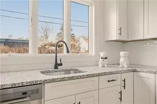 128 Ruggles Ave, Newport, RI 02840 - Photo 8