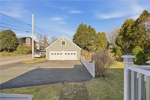 128 Ruggles Ave, Newport, RI 02840 - Photo 4