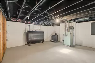 128 Ruggles Ave, Newport, RI 02840 - Photo 30