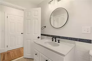 128 Ruggles Ave, Newport, RI 02840 - Photo 14