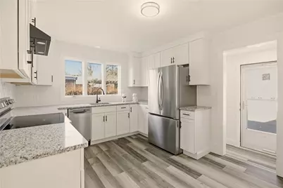 128 Ruggles Avenue, Newport, RI 02840 - Photo 10