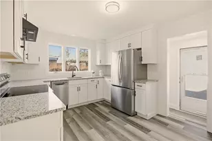 128 Ruggles Ave, Newport, RI 02840 - Photo 10