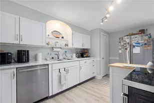 7 Bay Ave, Barrington, RI 02806 - Photo 8