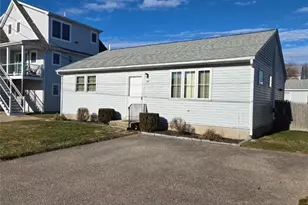 39 Elizabeth Rd, Narragansett, RI 02882 - Photo 2