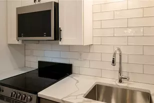 15 Cranston Ave, Newport, RI 02840 - Photo 8