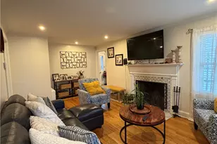 126 Jennie Ln, Warwick, RI 02889 - Photo 2