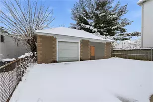 10 Geneva St, Providence, RI 02908 - Photo 32