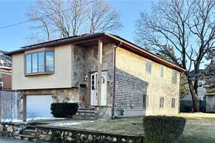 139 Suffolk Ave, Pawtucket, RI 0261 - Photo 1