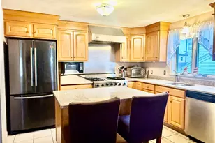 139 Suffolk Ave, Pawtucket, RI 0261 - Photo 4