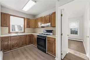 93 Oakland Ave, Pawtucket, RI 02861 - Photo 12