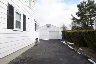 14 Jones Ave, Pawtucket, RI 02861 - Photo 2