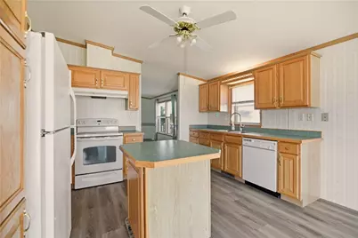 35 Cathy Circle, Portsmouth, RI 02871 - Photo 4