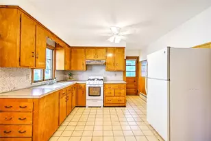 370 Budlong Rd, Cranston, RI 02920 - Photo 12