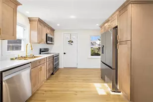 122 Elder St, Lincoln, RI 02865 - Photo 6