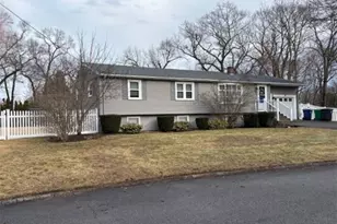 63 Ramblewood Dr, Warwick, RI 02889 - Photo 2