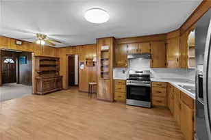 128 Warwick Rd, Pawtucket, RI 02861 - Photo 8