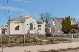 128 Warwick Rd, Pawtucket, RI 02861 - Photo 2