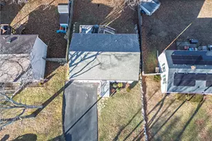43 Beaver Ave, Warwick, RI 02889 - Photo 4