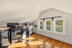 31 Bayside Ave, Newport, RI 02840 - Photo 6