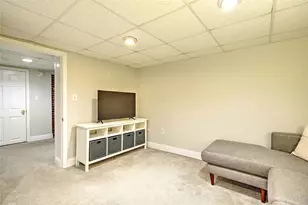 7 Angell Ct, Providence, RI 02906 - Photo 40