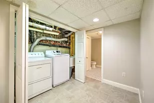 7 Angell Ct, Providence, RI 02906 - Photo 42