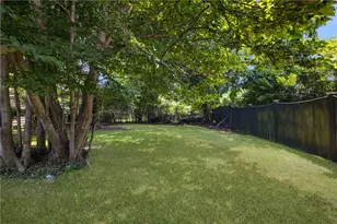 37 Concord Dr, Middletown, RI 02842 - Photo 28