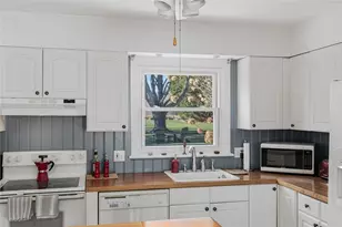 415 Wapping Rd, Portsmouth, RI 02871 - Photo 26