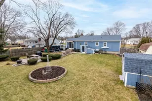 54 Ansonia Rd, Warwick, RI 02889 - Photo 4