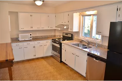 15 Halsey Street, Newport, RI 02840 - Photo 8