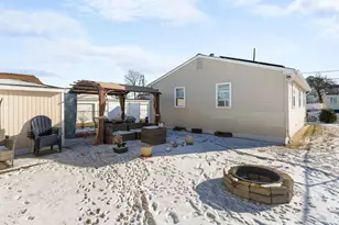 27 Lloyd St, Pawtucket, RI 02860 - Photo 20