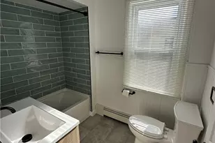 29 Brayton St, West Warwick, RI 02893 - Photo 6