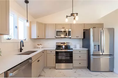 27 Aurelia Drive, Providence, RI 02909 - Photo 4