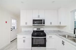 1346 Newport Ave, Attleboro, MA 02703 - Photo 10