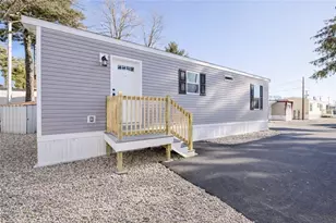 1346 Newport Ave, Attleboro, MA 02703 - Photo 2