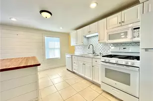 14 Dresser St, Newport, RI 02840 - Photo 4