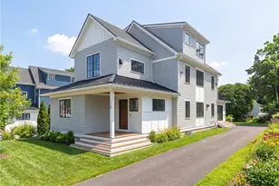 118 Newport Ave, Middletown, RI 02842 - Photo 2