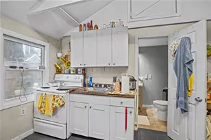 12 Hammond St, Newport, RI 02840 - Photo 6