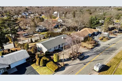 135 Meshanticut Valley Parkway, Cranston, RI 02920 - Photo 24