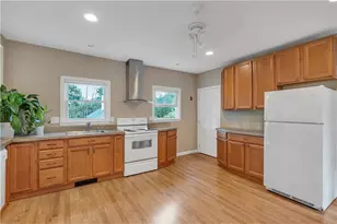 53 Burton St, Bristol, RI 02809 - Photo 10