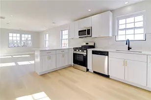 14 Robin St, Providence, RI 02908 - Photo 32