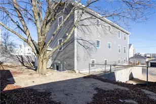 14 Robin St, Providence, RI 02908 - Photo 6