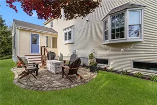 22 Beech Tree Pl, South Kingstown, RI 02879 - Photo 4
