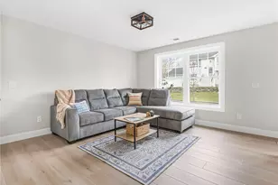 76 Medford St, Warwick, RI 02889 - Photo 8