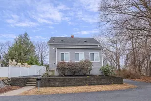 21 A St, Cumberland, RI 02864 - Photo 2