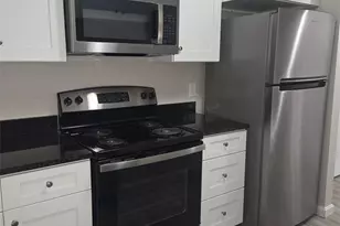 3 Admiralty Dr, Middletown, RI 02842 - Photo 4