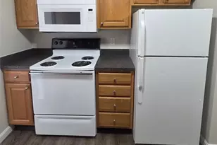 3 Admiralty Dr, Middletown, RI 02842 - Photo 4