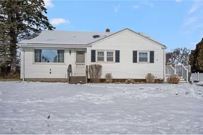 35 Squantum Drive, Middletown, RI 02842 - Photo 4