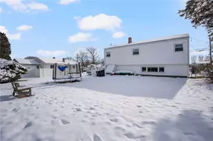 35 Squantum Dr, Middletown, RI 02842 - Photo 38