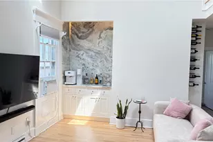 75 Pelham St, Newport, RI 02840 - Photo 2