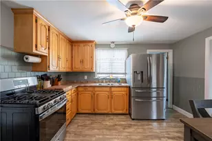 727 Mendon Rd, Woonsocket, RI 02895 - Photo 16